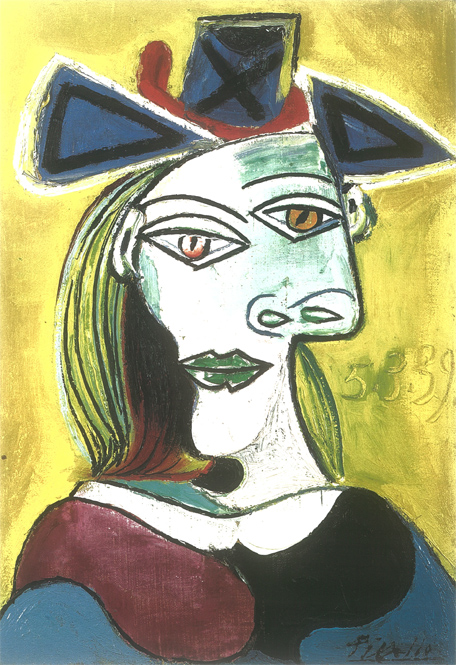 Frau mit blauem Hut und rotem Band, 1939, Öl auf Leinwand, 55 x 38 cm © Succession Picasso / VBK Wien 2000