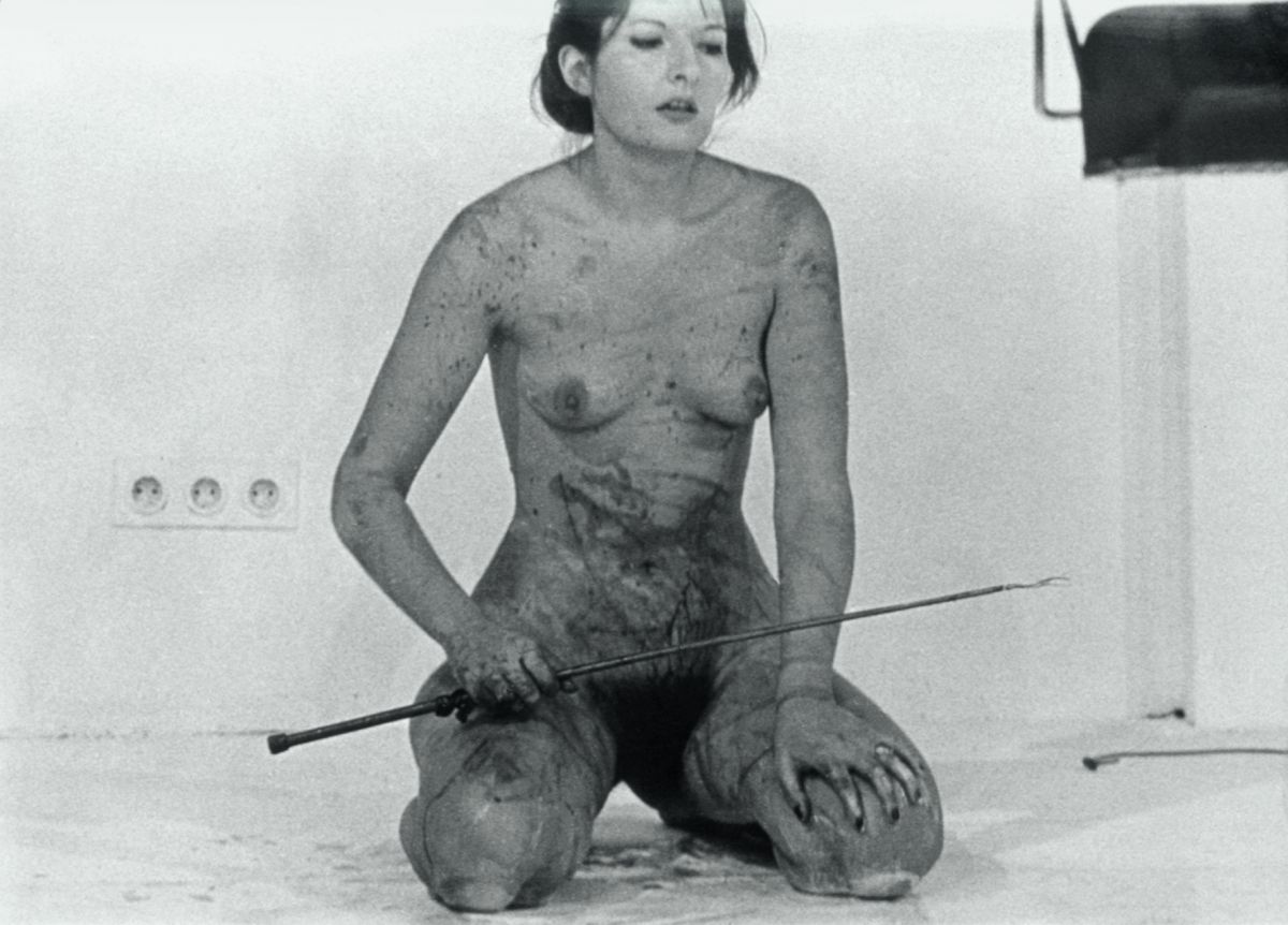 Marina Abramović Lips of Thomas, 1975 Performance, 2 Stunden, Galerie Krinzinger, Innsbruck Courtesy of the Marina Abramović Archives © Marina Abramović. Image courtesy of Marina Abramović Archives